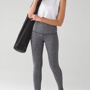 Lululemon Athletica Wunder Under Size 4, heathered grey, great condition
